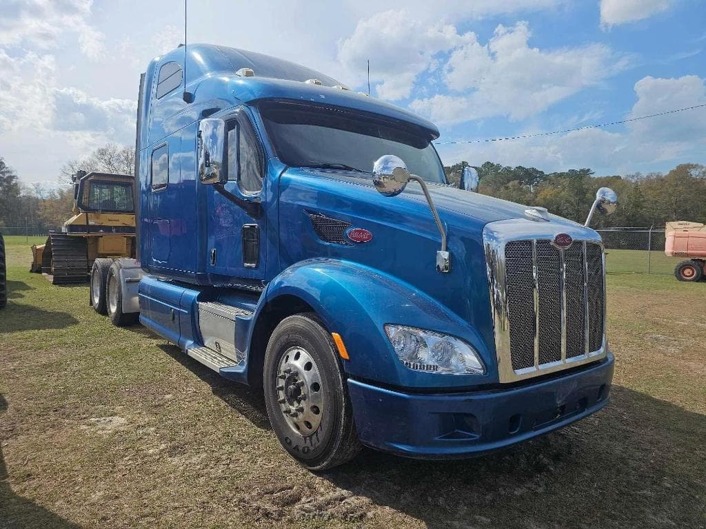 Image of Peterbilt 587 Primary image