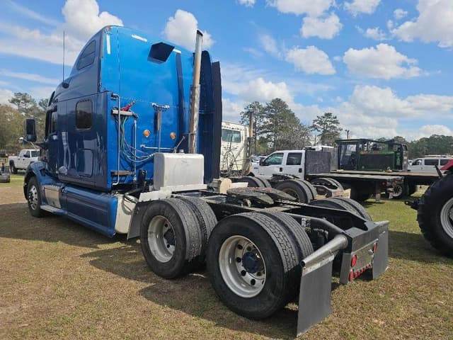 Image of Peterbilt 587 equipment image 2