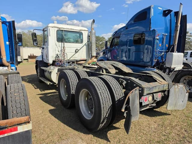 Image of Mack CX612 equipment image 2