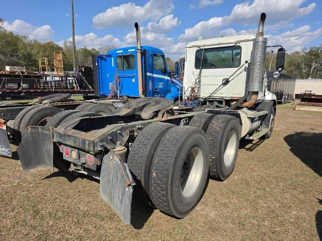 Image of Mack CX612 equipment image 3