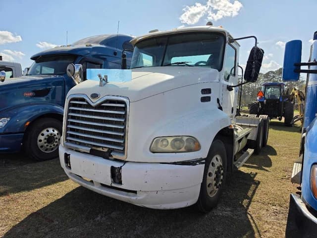 Image of Mack CX612 equipment image 1