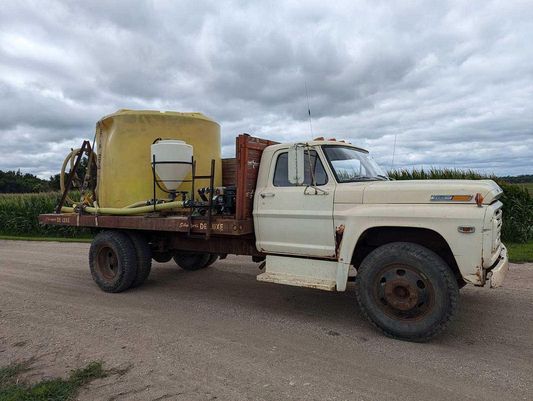 Image of Ford F-600 Primary image