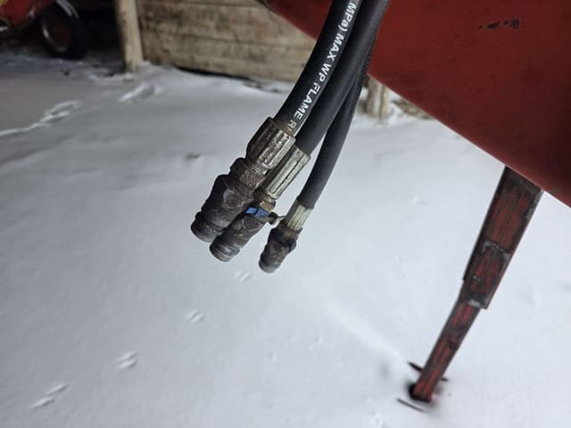 Image of New Holland 499 equipment image 4