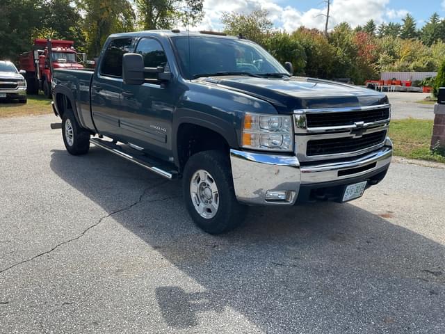 Image of Chevrolet Silverado equipment image 2