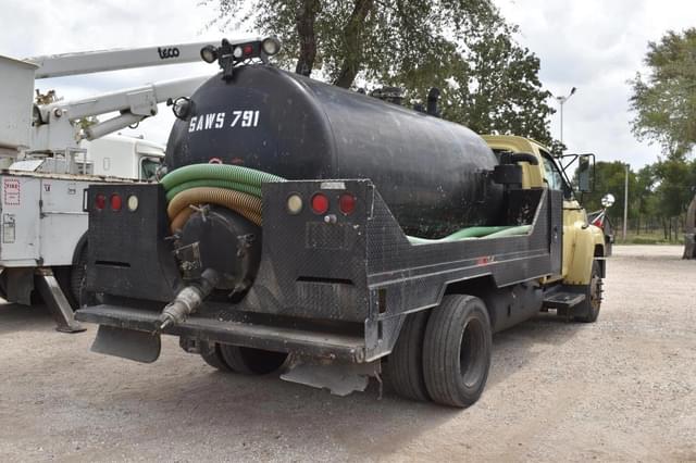 Image of GMC C5500 equipment image 2