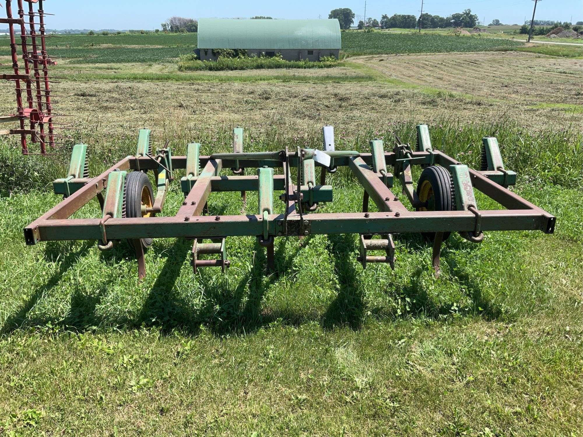 John Deere 1600 Equipment Image0