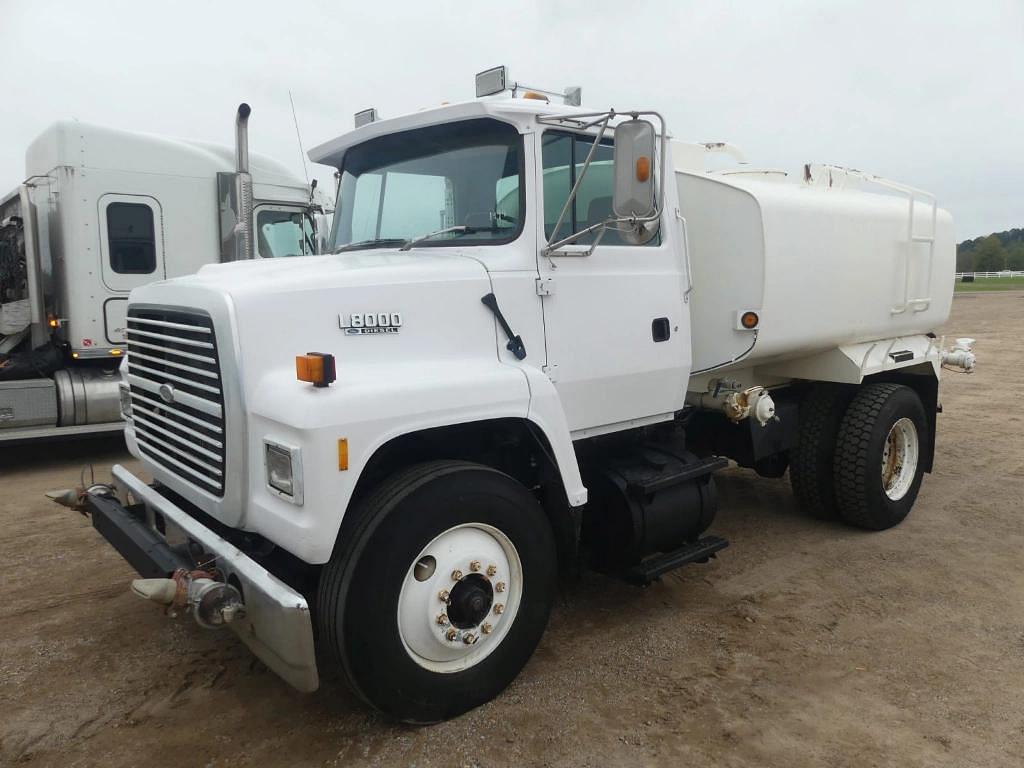 Image of Ford L8000 Primary image