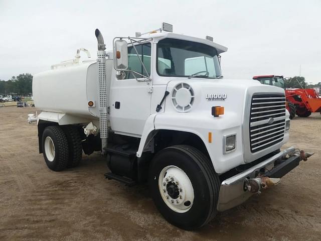 Image of Ford L8000 equipment image 1