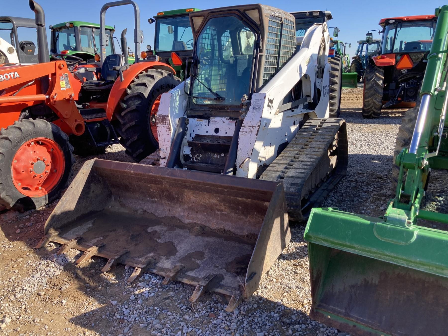 Main image Bobcat T300