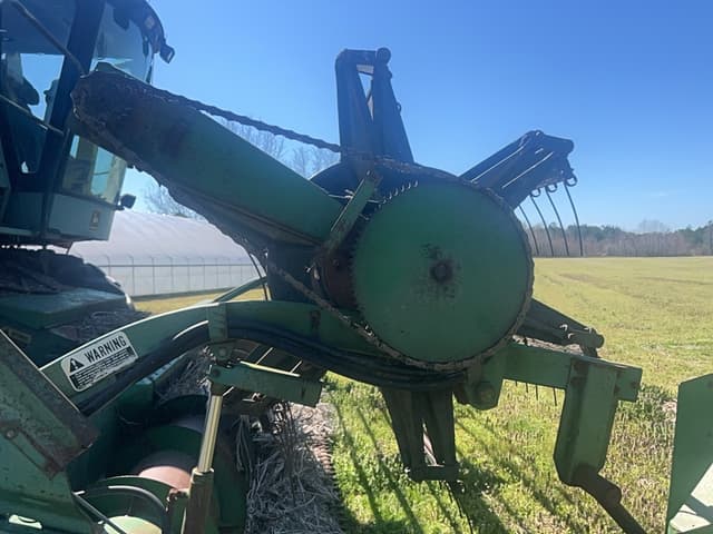 Image of John Deere 7720 Titan II equipment image 3