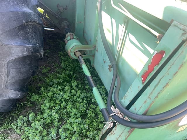 Image of John Deere 7720 Titan II equipment image 4