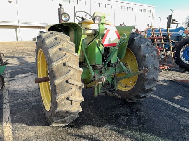 Image of John Deere 3010 equipment image 3