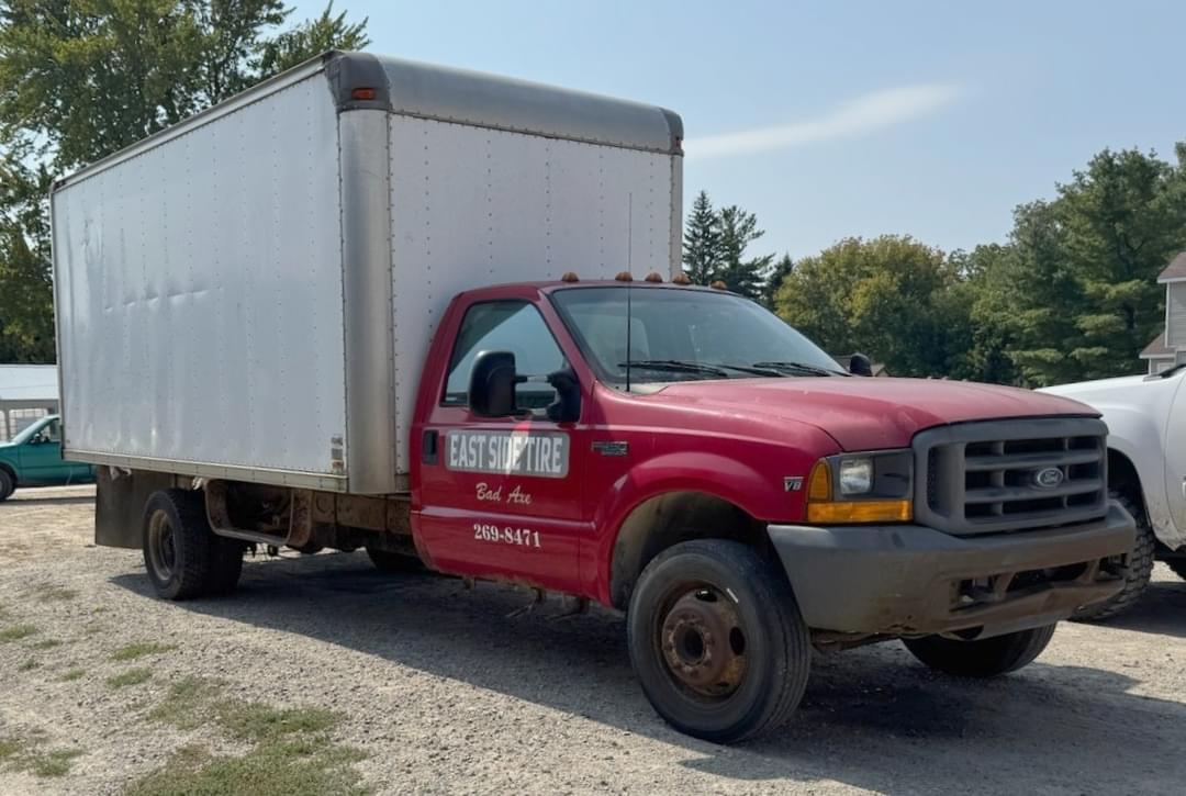 Image of Ford F-450 Primary image