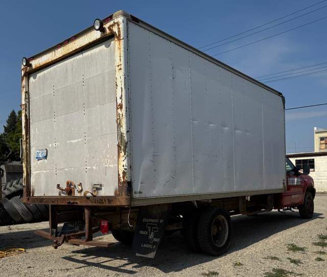 Image of Ford F-450 equipment image 3
