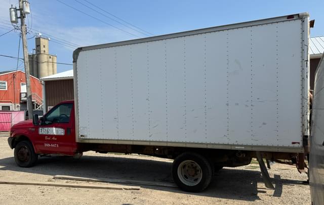 Image of Ford F-450 equipment image 2