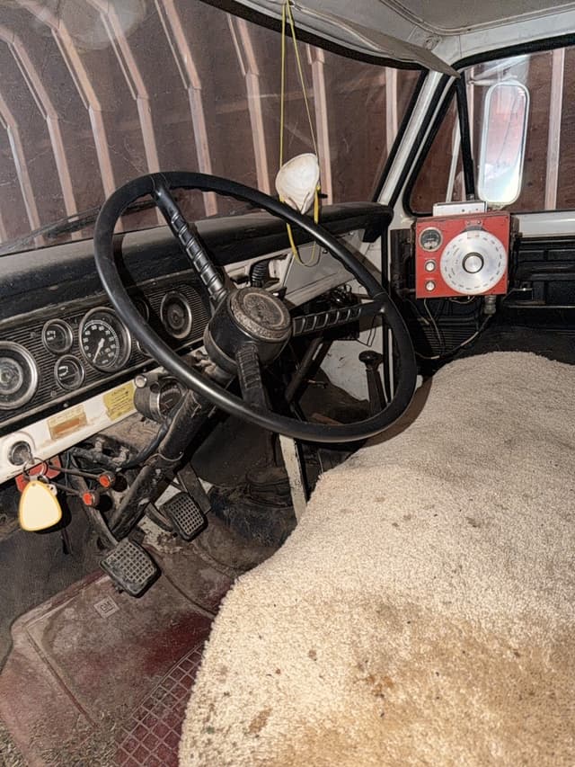 Image of Ford F-600 equipment image 4