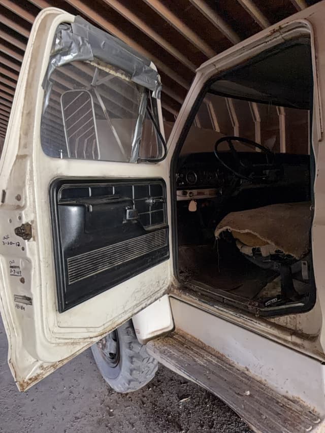 Image of Ford F-600 equipment image 3