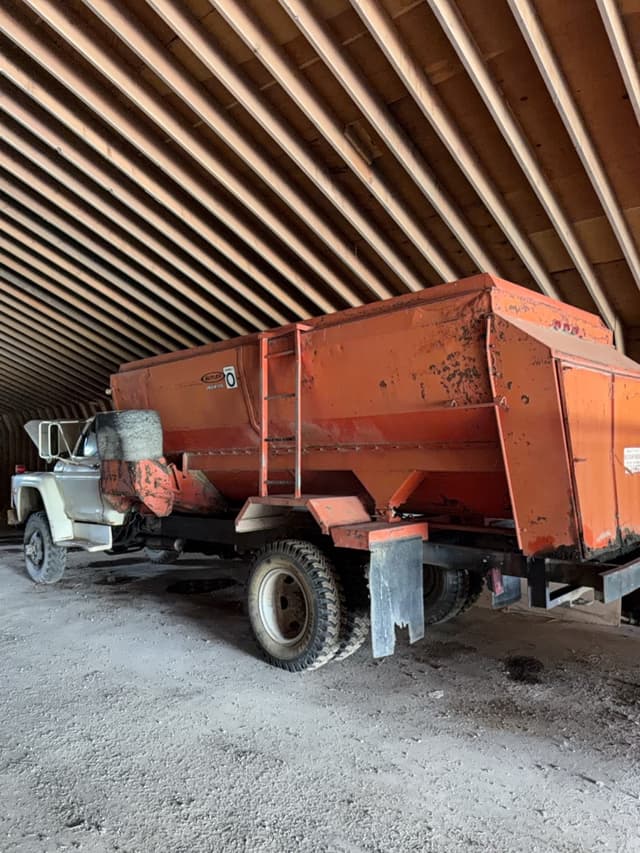 Image of Ford F-600 equipment image 1