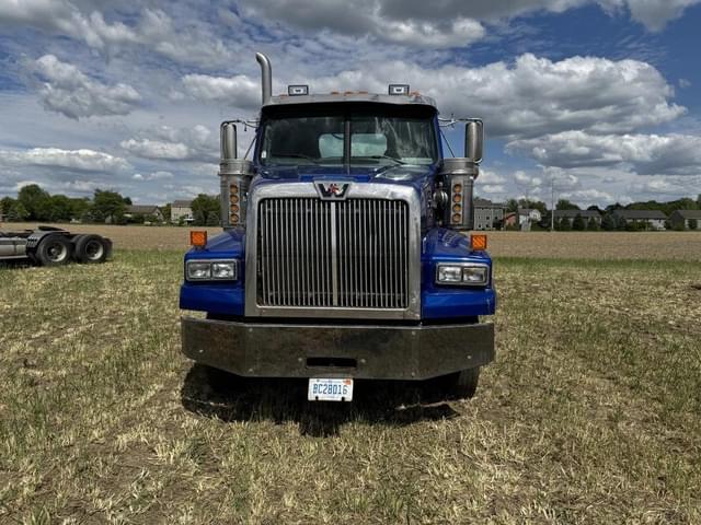 Image of Western Star 4900 equipment image 1
