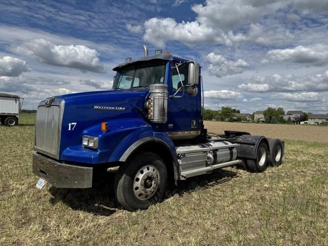 Image of Western Star 4900 equipment image 2