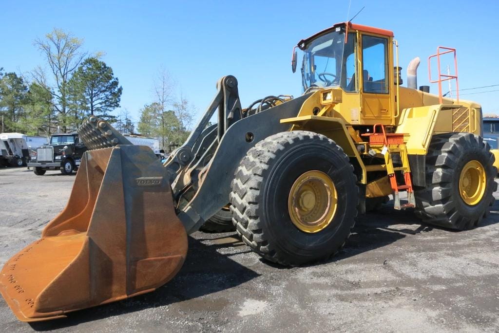 Main image Volvo L220E