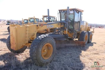 Main image John Deere 770D