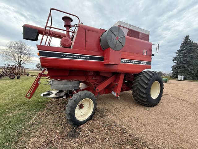 Image of International Harvester 1460 equipment image 4