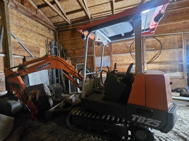 Image of Takeuchi TB25 equipment image 4