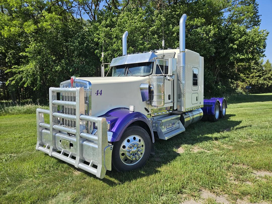 Image of Kenworth W900 Primary image