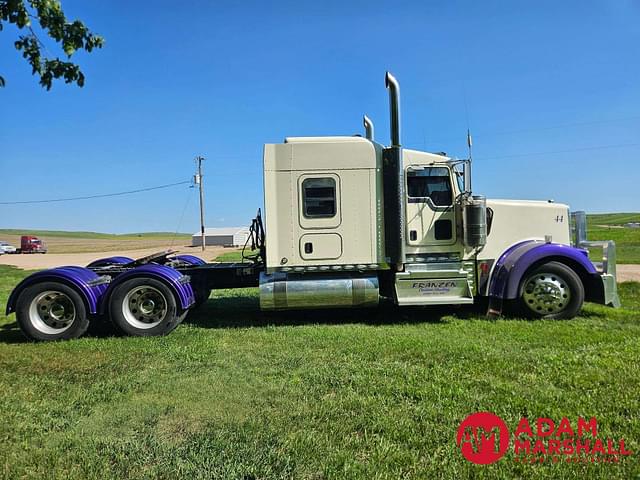 Image of Kenworth W900 equipment image 2