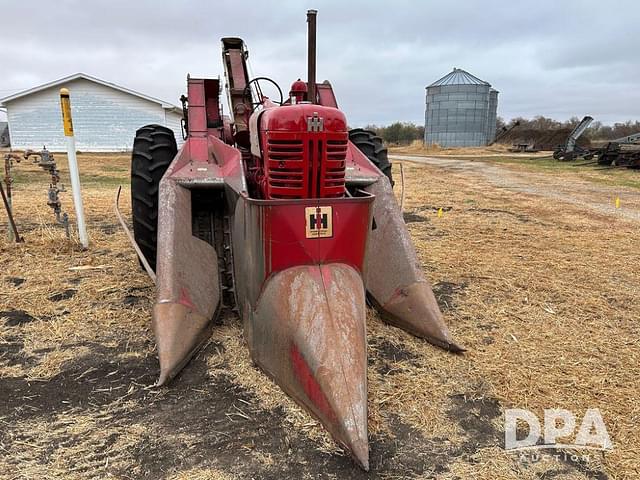 Image of International Harvester 400 equipment image 1