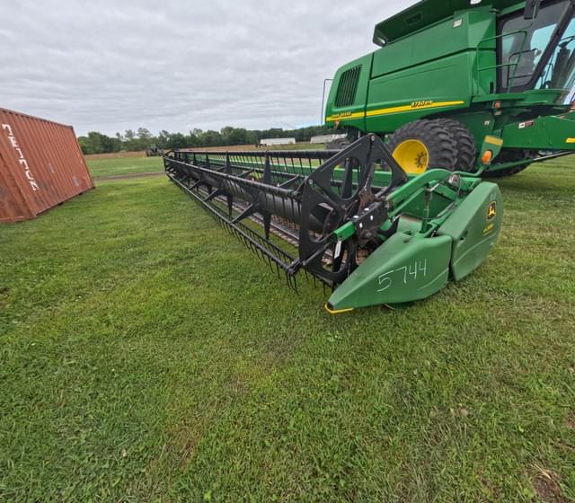 Image of John Deere 635 equipment image 1