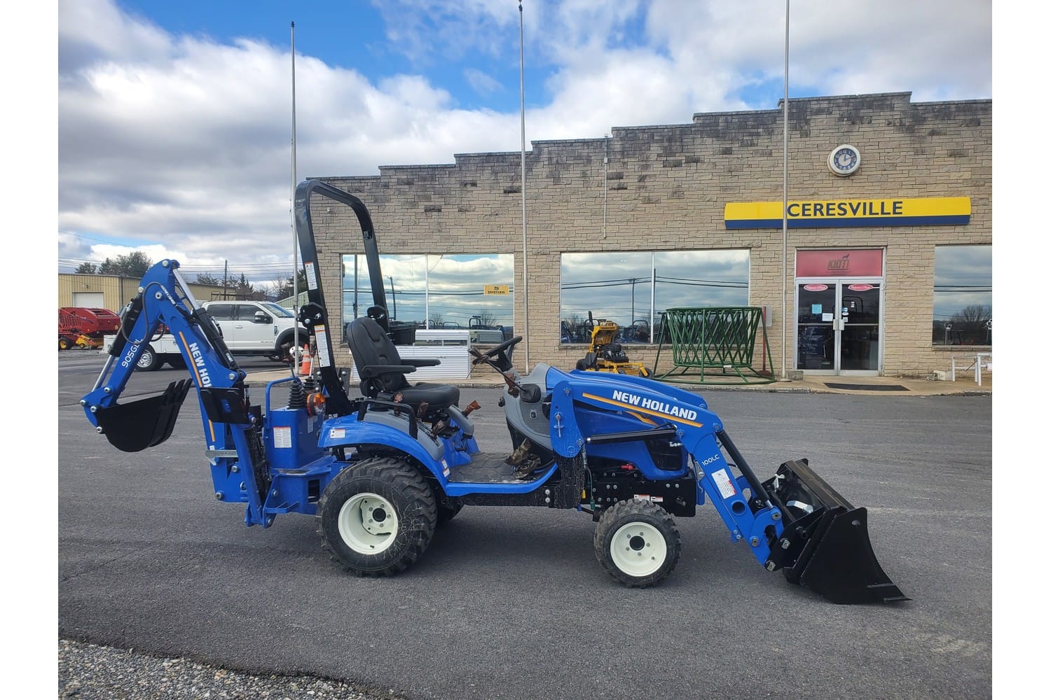 2023 New Holland Workmaster 25S Equipment Image0