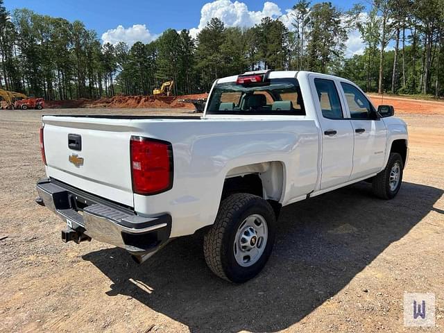 Image of Chevrolet 2500HD equipment image 3
