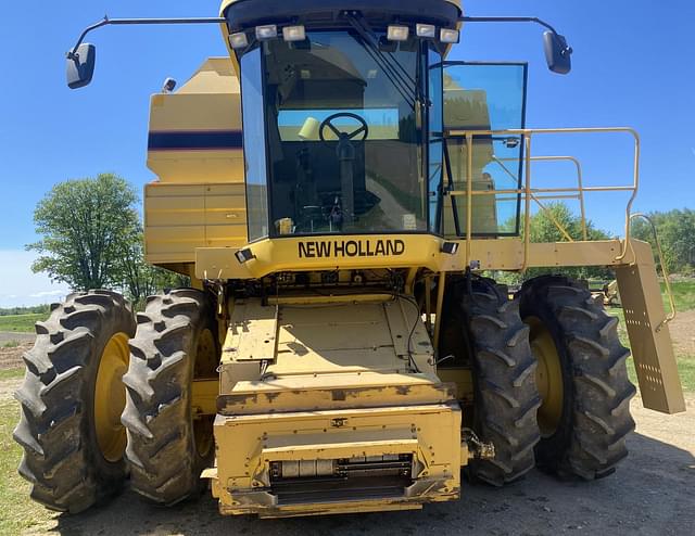 Image of New Holland TR98 equipment image 2