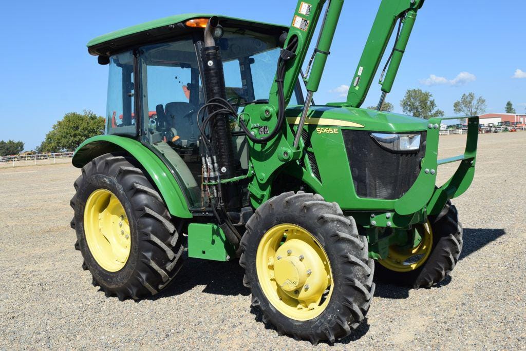 Main image John Deere 5065E