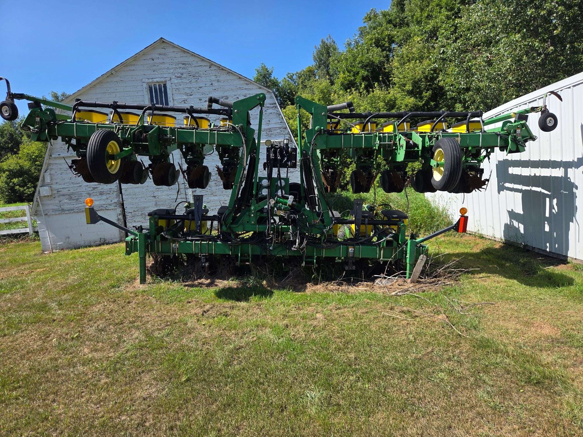 John Deere 1720 Equipment Image0
