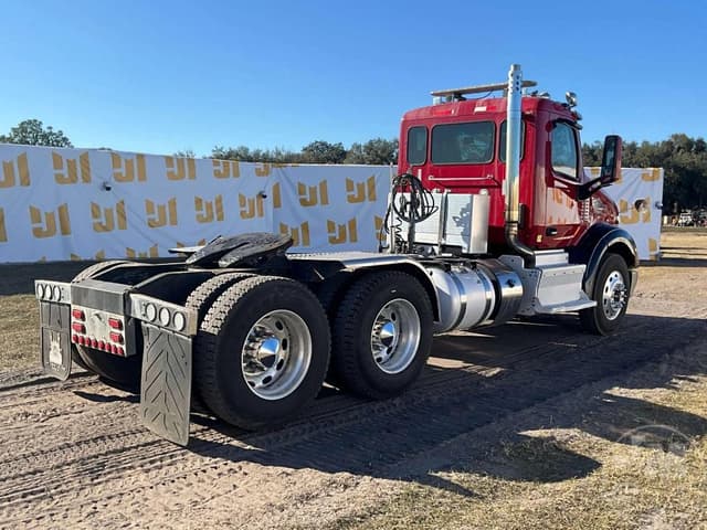 Image of Peterbilt 579 equipment image 4