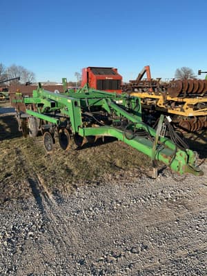 John Deere 2700 Image