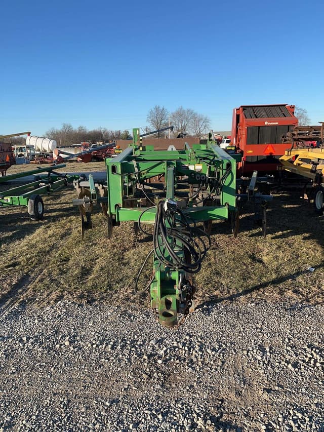 Image of John Deere 2700 equipment image 1