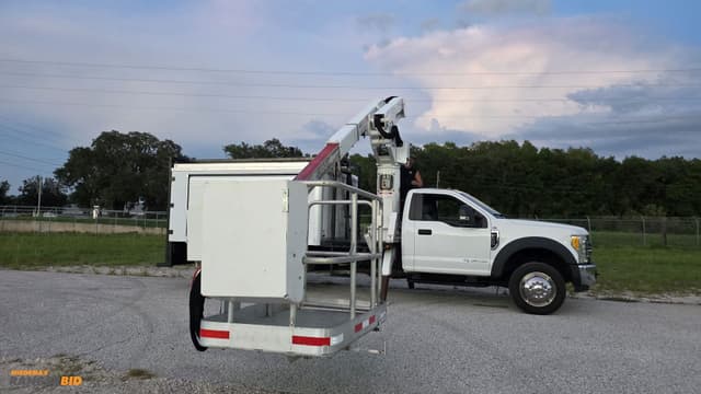 Image of Ford F-550 equipment image 3