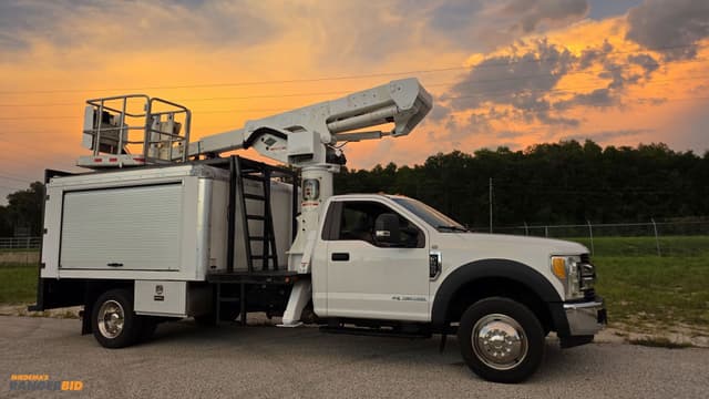Image of Ford F-550 equipment image 4