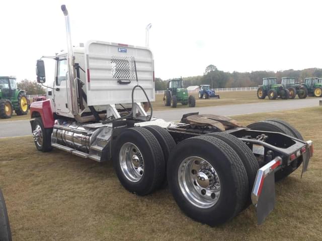 Image of Mack PI64T equipment image 3
