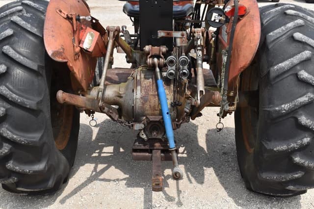 Image of Massey Ferguson 245 equipment image 4
