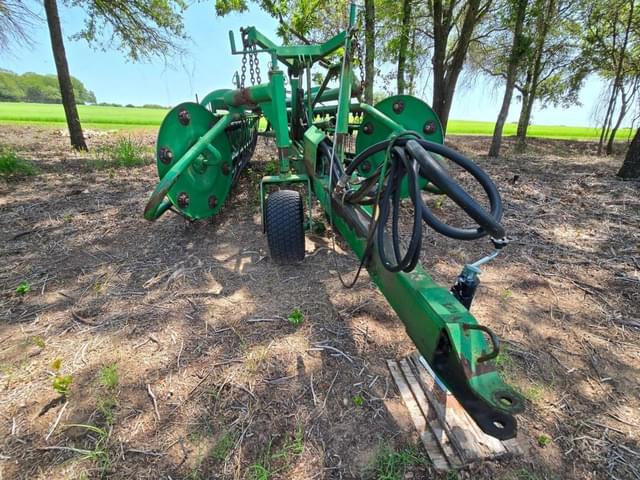 Image of John Deere 700 equipment image 1
