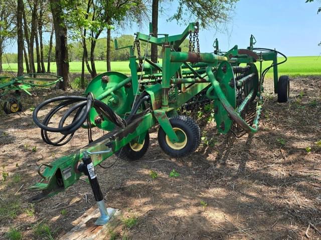 Image of John Deere 700 equipment image 2