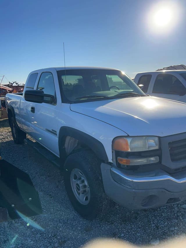 Image of GMC 2500HD equipment image 1