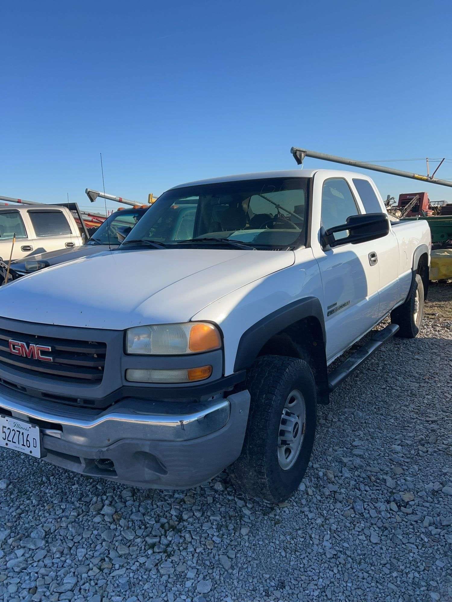 2006 GMC 2500HD Equipment Image0