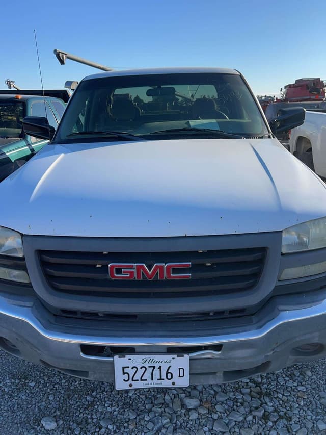 Image of GMC 2500HD equipment image 2