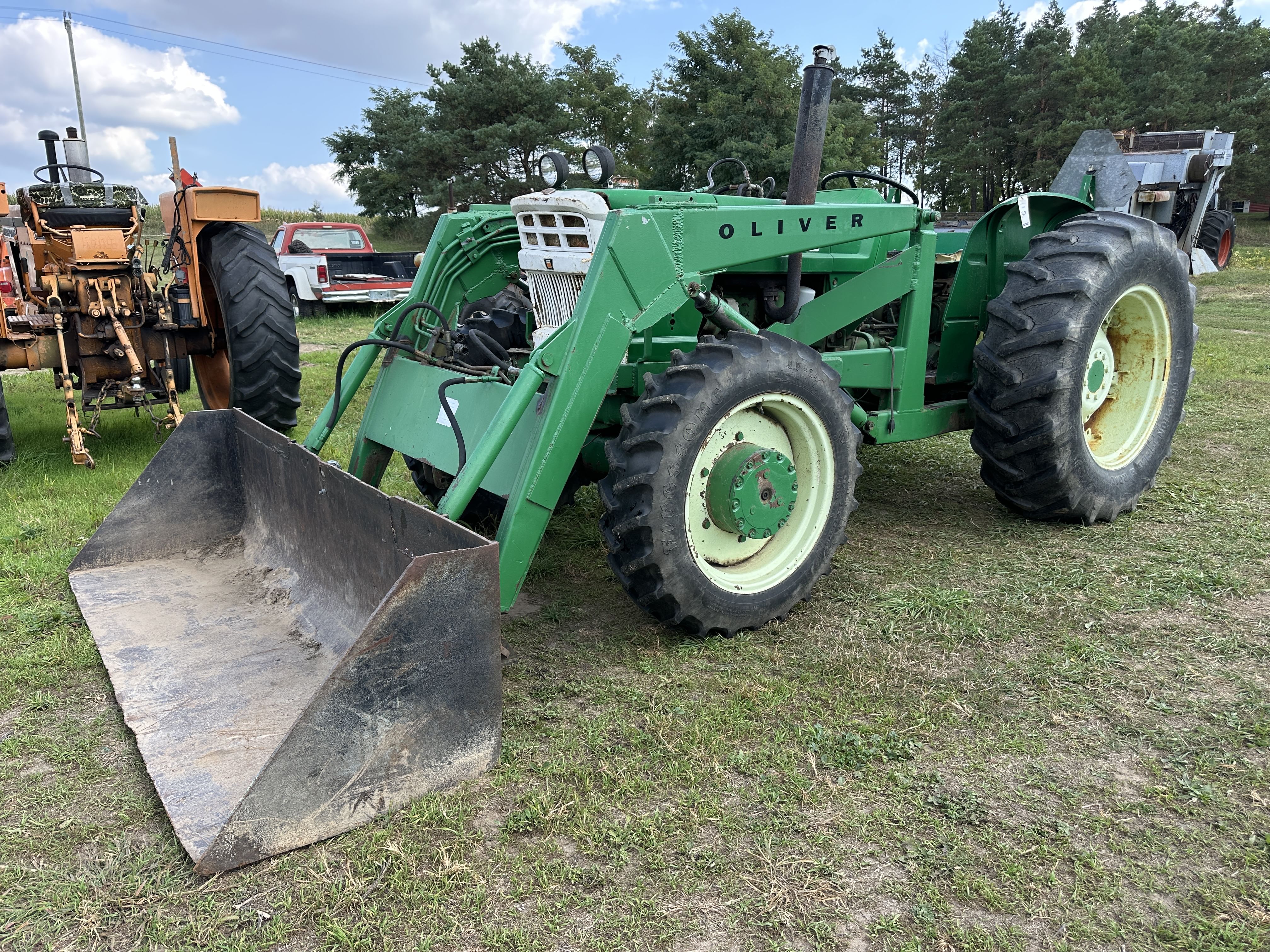 Oliver 1365 Equipment Image0